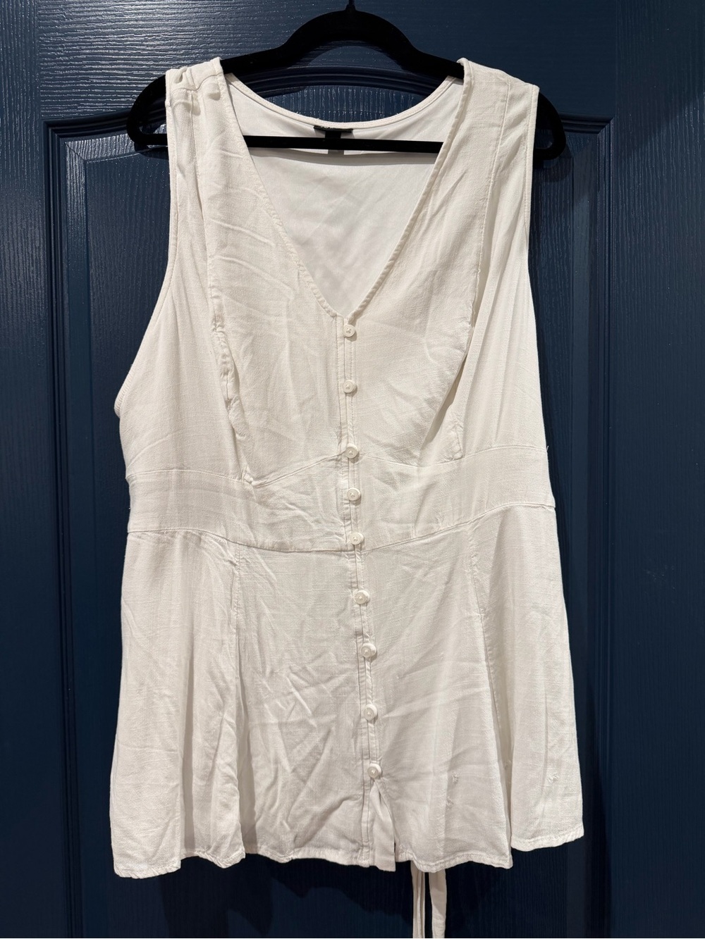 torrid White V-Neck Button-Front Sleeveless Tank (2)